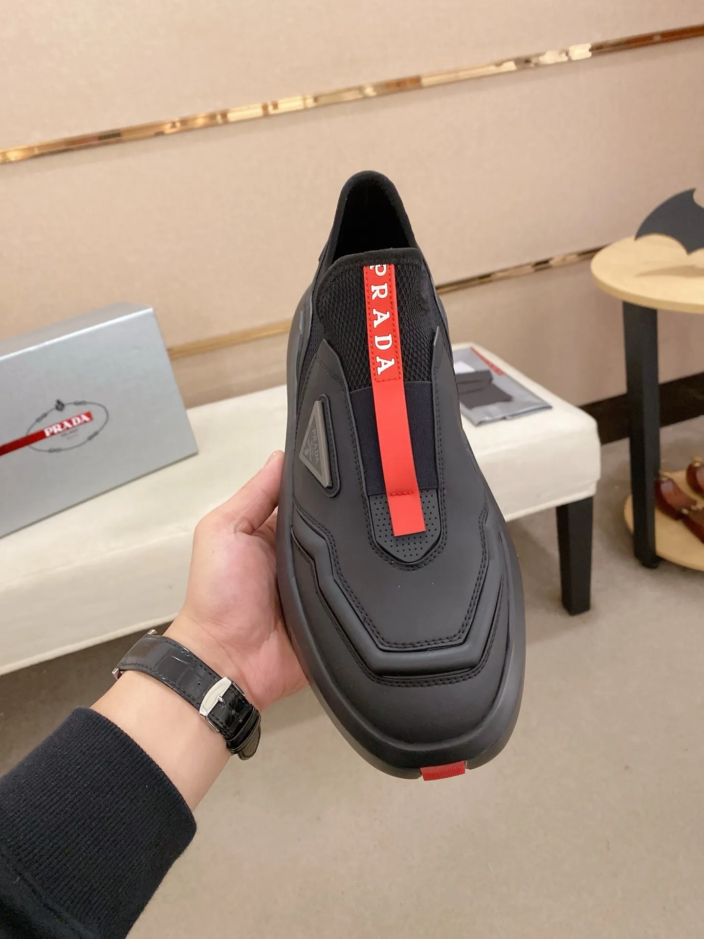 Men's shoes 💰 620💰 ✔️✔️✔️High-quality new PRADA counters are launched simultaneously, new men's shoes, 😘fabrics are selected from breathable fly-knit fabrics. Lining: Imported cowhide leather lining. 👍🏿High-end☄️Open-molded non-slip rubber outsole, exquisite lines, simple and elegant, comfortable and high-end for leisure travel. Code number: 38 to 45